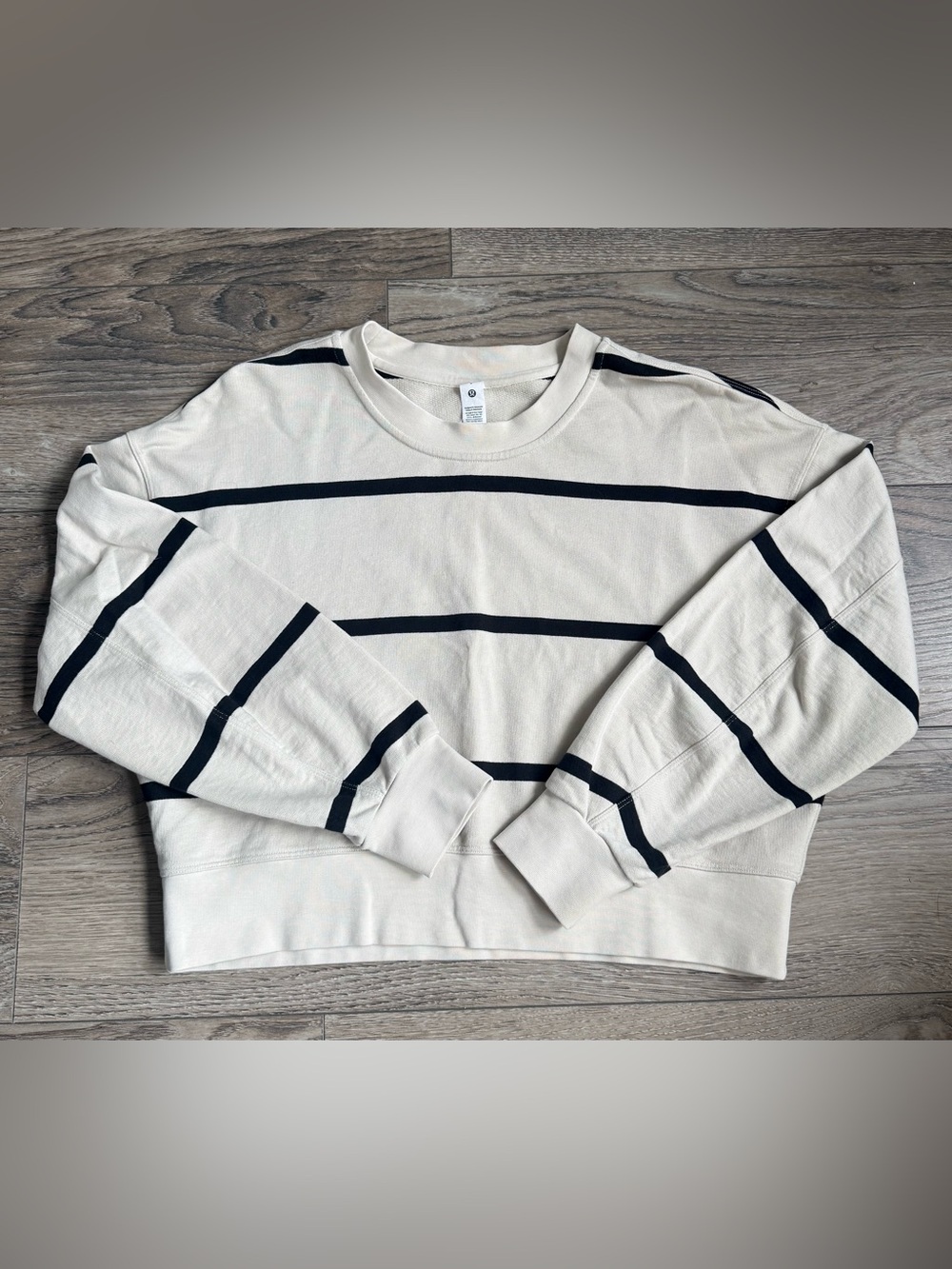 80. Lululemon Perfectly Oversized Cropped Crew Sweatshirt Striped Size 6